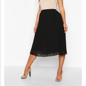 NWT Plus Size Pleated Chiffon Midi Skirt (Size 14)